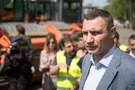 Кличко пообіцяв відремонтувати за літо максимальну кількість доріг