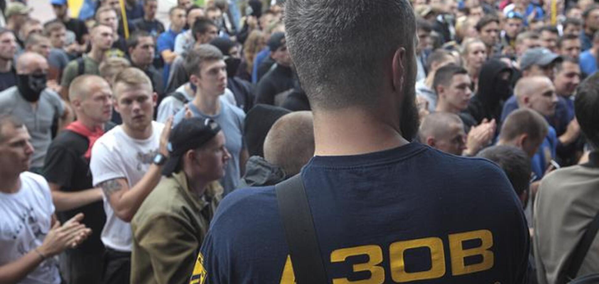 В РФ сделали героем оскандалившегося 'азовца'