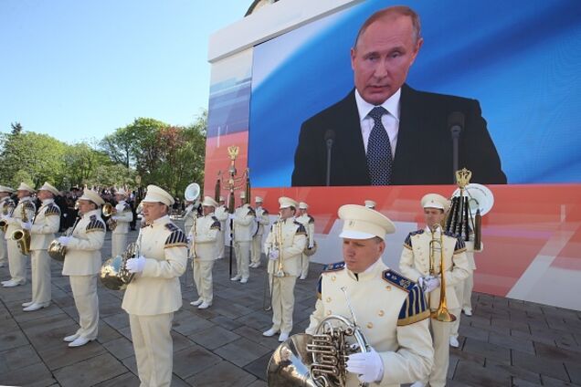 У кращих традиціях Оруелла: як Путін водить за ніс росіян