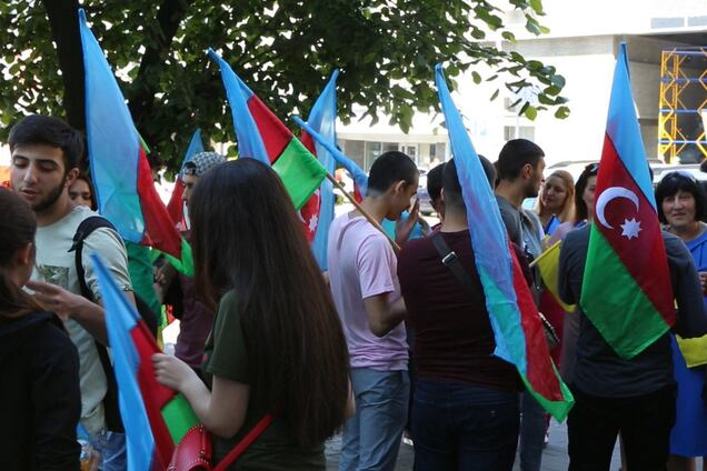 В Днепре азербайджанская община вышла на протест