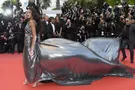 Канны-2018: необычная супермодель поразила платьем