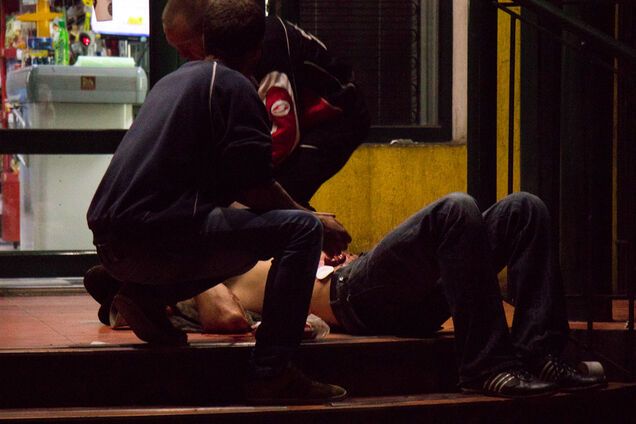 Поранили в груди і живіт: в Києві стався кривавий напад