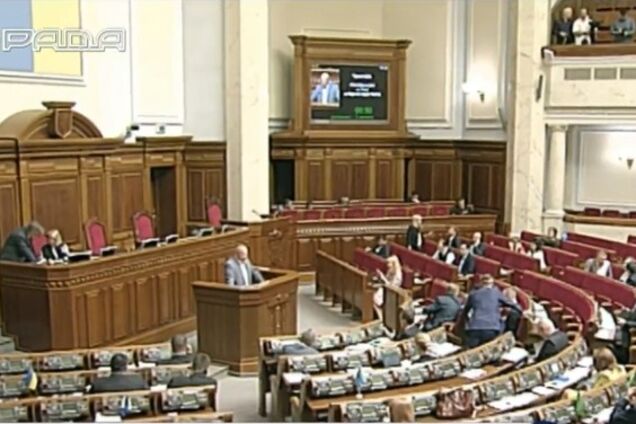 Невидимые избранники: на заседании Рады недосчитались более 200 депутатов