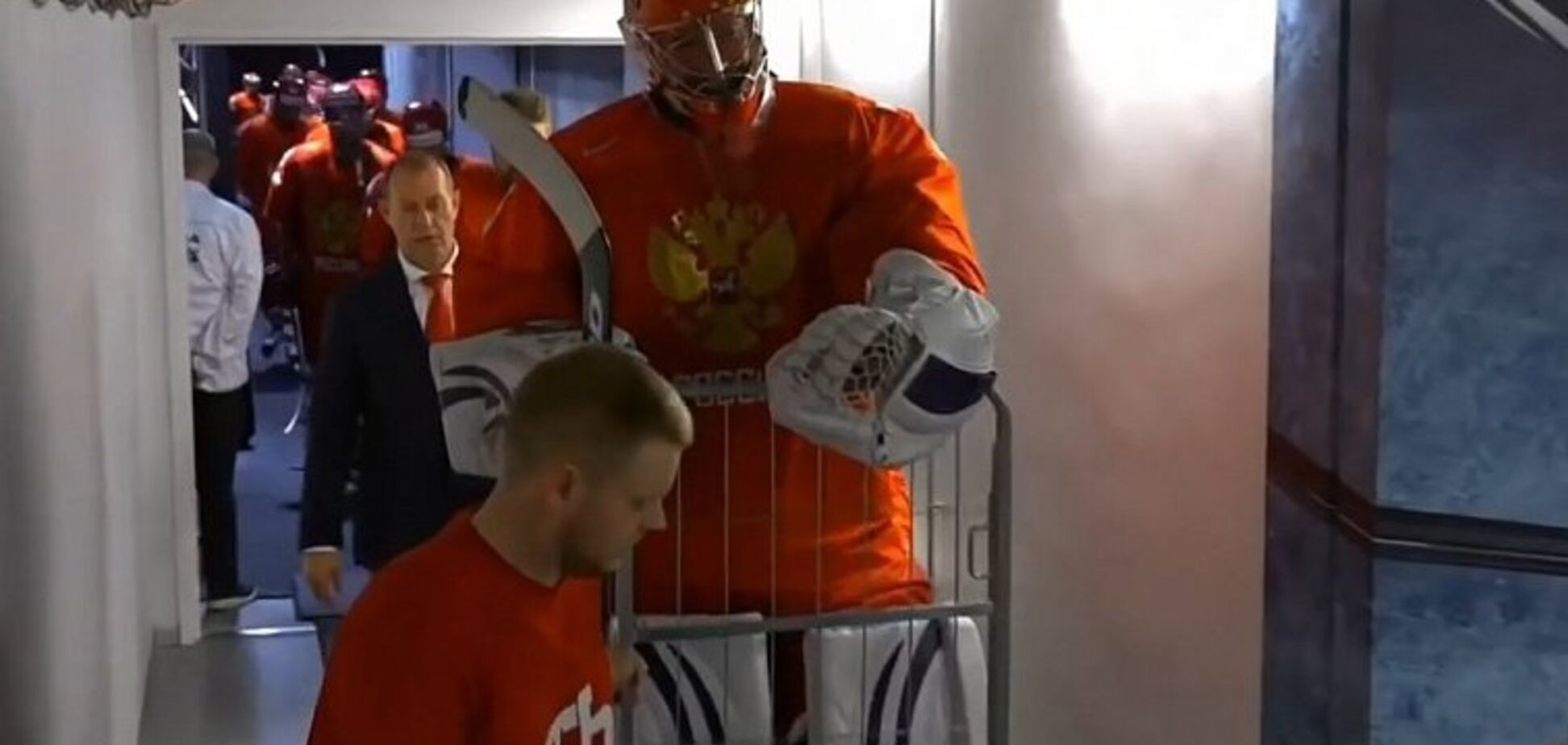 Такого еще не было! Вратарь сборной России отличился на ЧМ по хоккею: эпичное видео