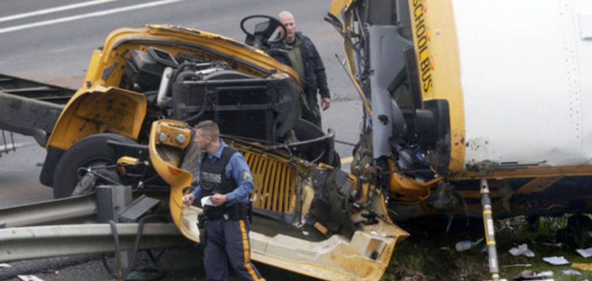 У США шкільний автобус потрапив в аварію: двоє загиблих, 43 - поранені