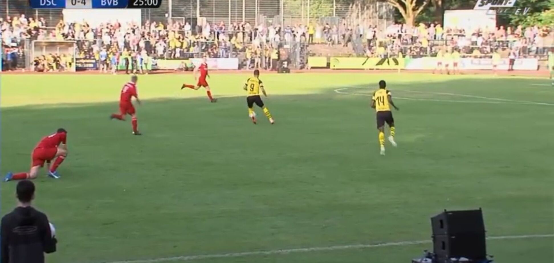 Ярмоленко в Германии забил эффектный гол парашютом