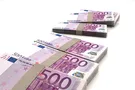 Курс евро упал ниже психологической отметки