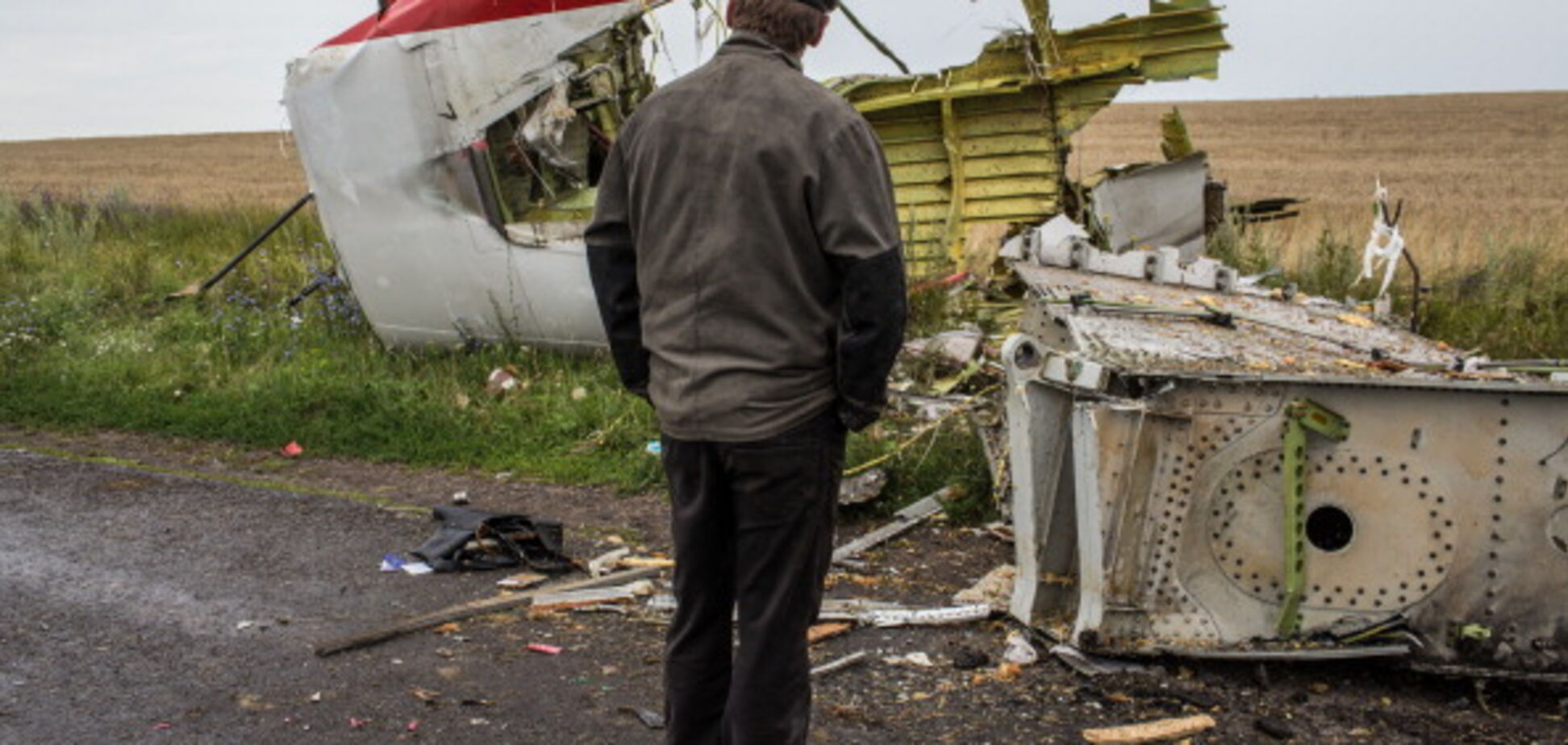 'Изрешетило осколками': росСМИ 'нашли' бомбу на борту MH17