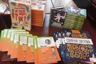 Дети на востоке Украины получили книги Стивена Хокинга