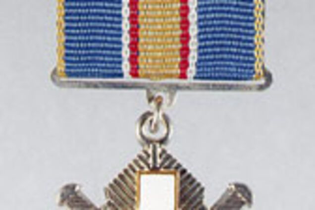 'Какая-то железка': на Луганщине разгорелся скандал из-за ордена погибшего бойца