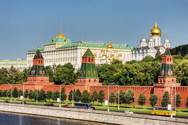 Кремль принялся лихорадочно скупать облигации и валюту США