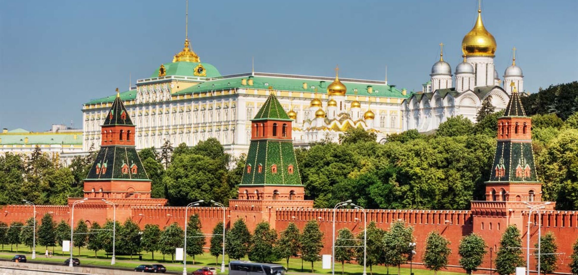 Кремль принялся лихорадочно скупать облигации и валюту США