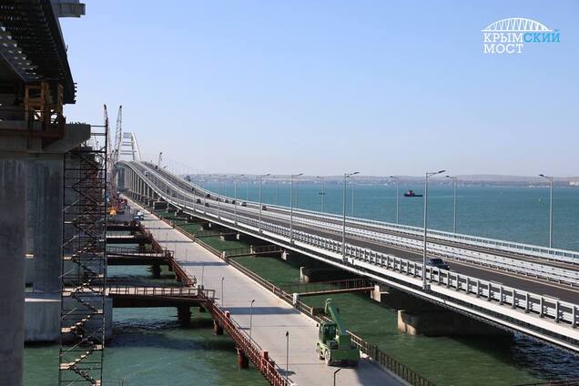 В сети высмеяли пустой Крымский мост. Фотофакт