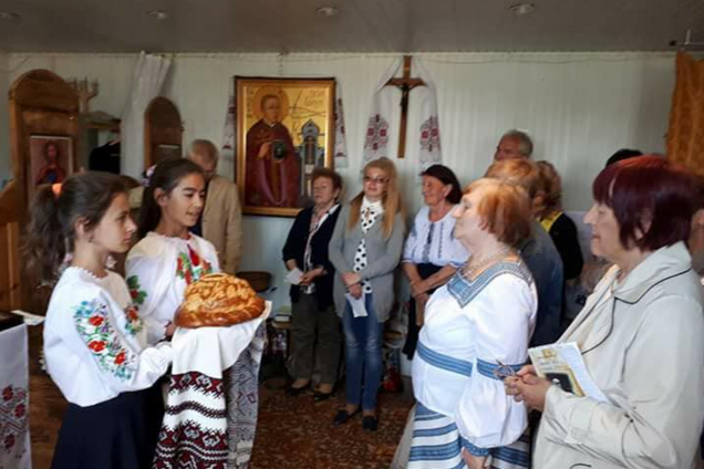 У Криму одягли вишиванки на всесвітнє свято. Фотофакт