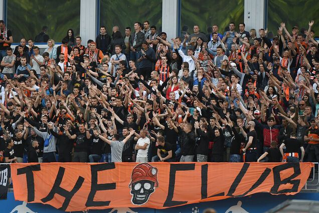 Полуголые фанаты остановили матч 'Динамо' - 'Шахтер': опубликовано видео