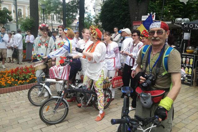 У Києві влаштували 'Мегамарш вишиванок'