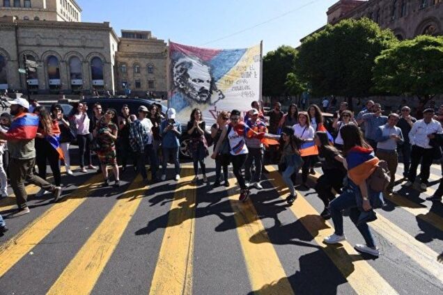 Протестующие заблокировали Ереван: что происходит в Армении
