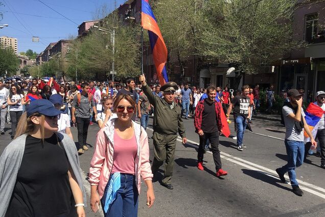 Кінець протестів? Правляча партія Вірменії відмовилася від влади