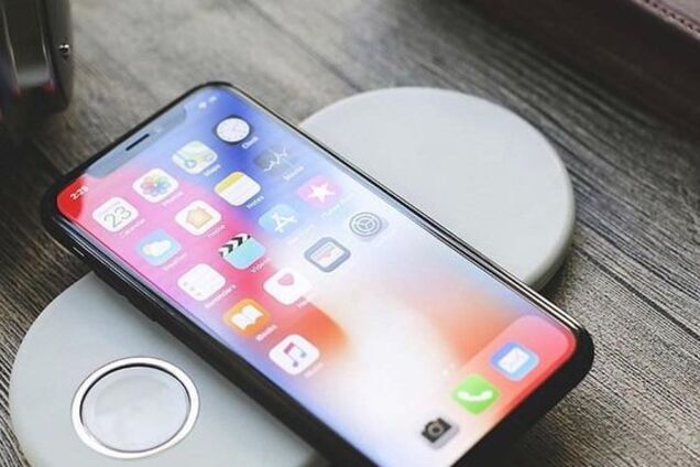 Apple може 'вбити' iPhone X