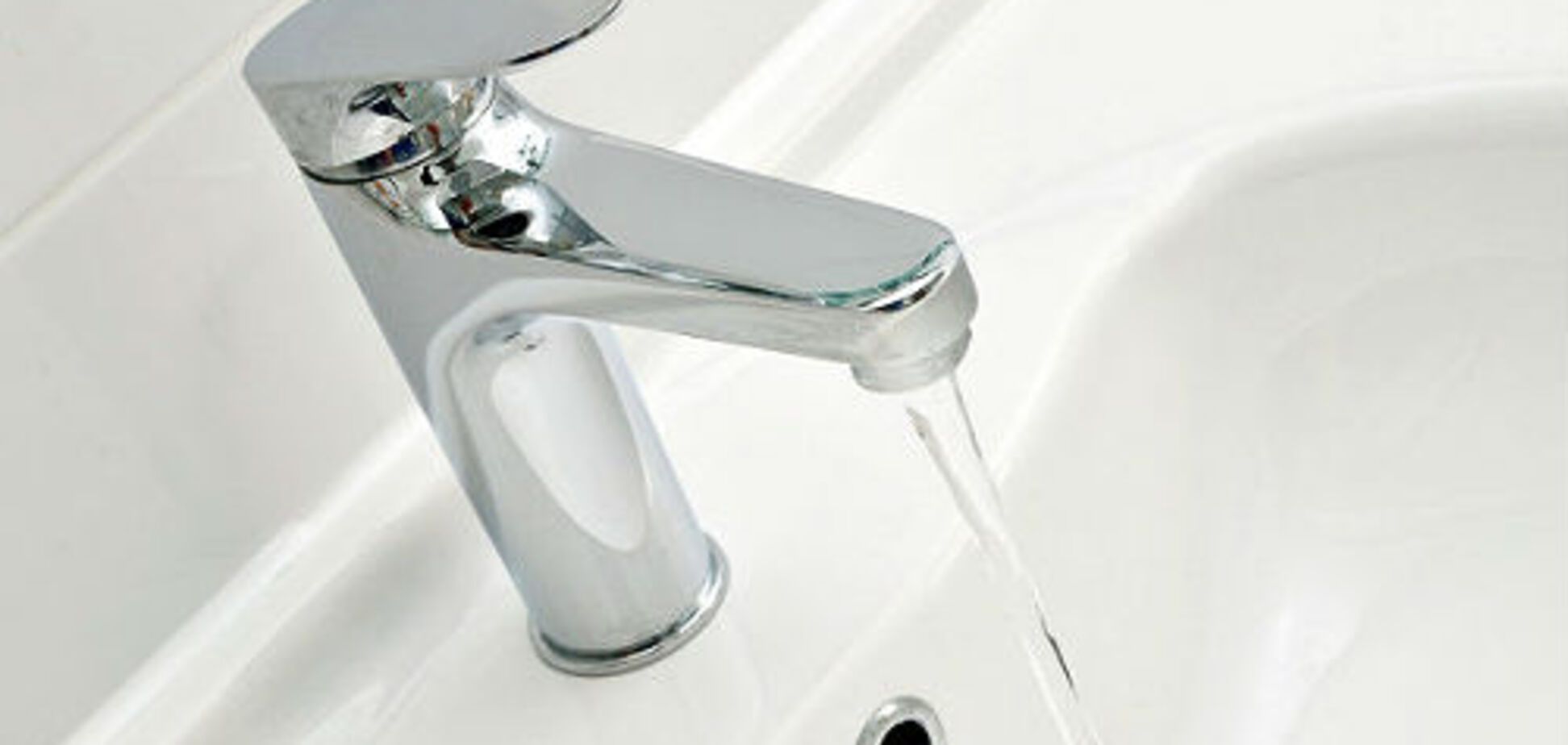 У київських будинках і вузах відключать воду: названі адреси