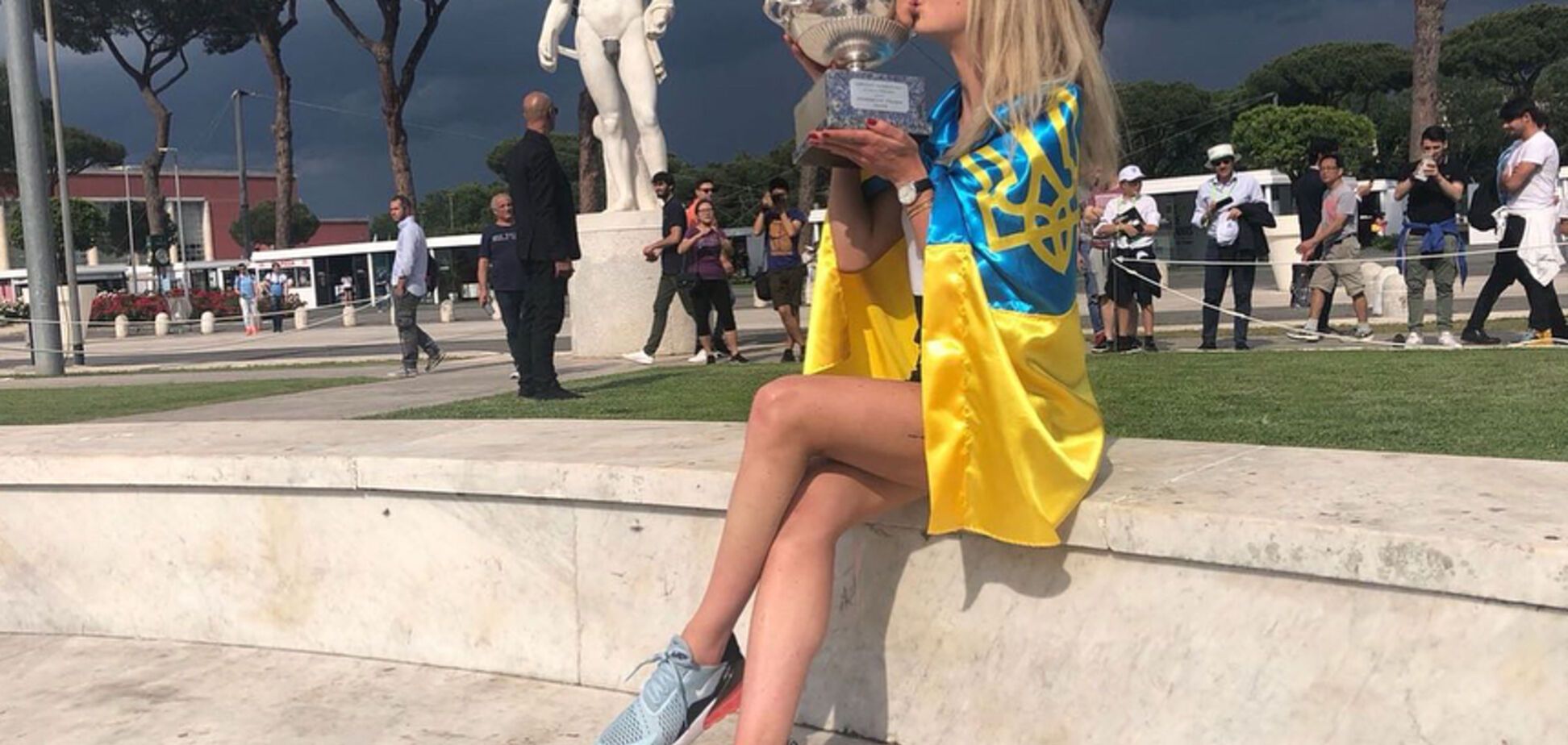 Свитолина с флагом Украины вызвала фурор в Риме