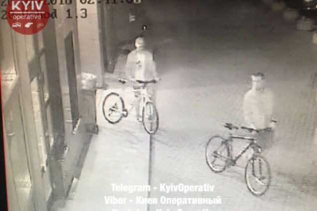 'Ходят, как свои': в Киеве на видеокамерах 'засветились' домушники