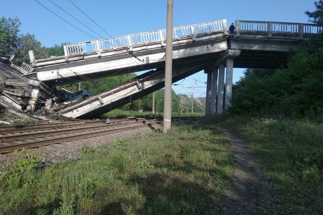 'Взрыва могло и не быть': названа причина разрушения моста на Донбассе