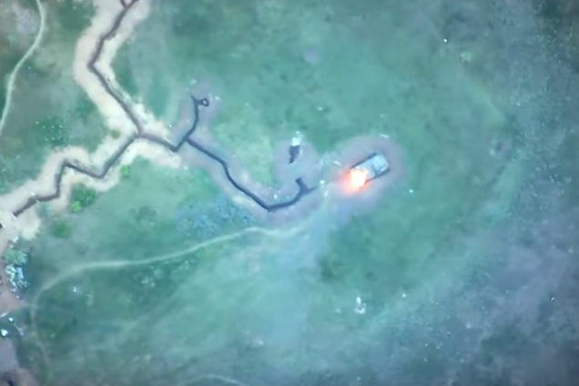 Хорошо горит: беспилотник заснял уничтожение БМП оккупантов на Донбассе