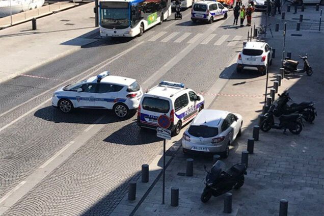 В Марселе люди в масках обстреляли толпу людей
