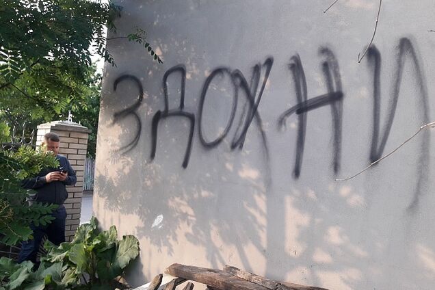 Хотели сжечь вместе с людьми: совершено нападение на дом зам-мэра Бердянска