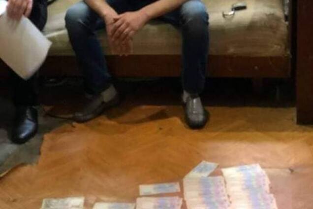 Вимагав 200 тисяч: керівник дитячого театру попався на хабарі в Києві