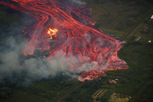 Облака кислоты и стекла: извергающийся вулкан на Гавайях принес новую опасность