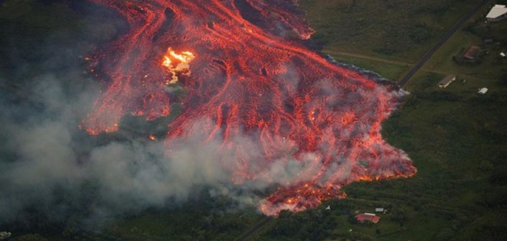 Хмари кислоти і скла: вулкан на Гаваях приніс нову небезпеку