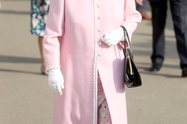 Гарніше, ніж на весіллі принца Гаррі: Єлизавета II вразила ніжним образом