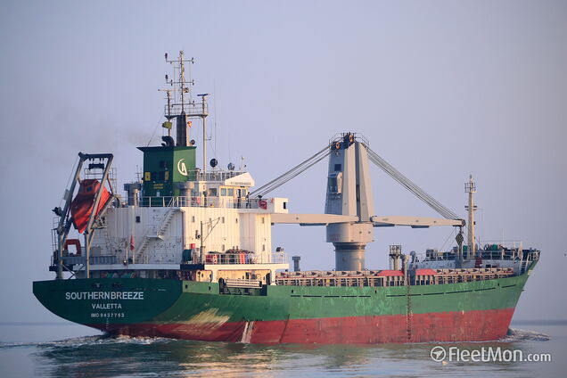 Російські військові затримали біля українського узбережжя два судна