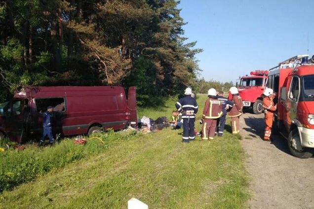 Їхали із заробітків: на Львівщині у ДТП загинули шестеро людей