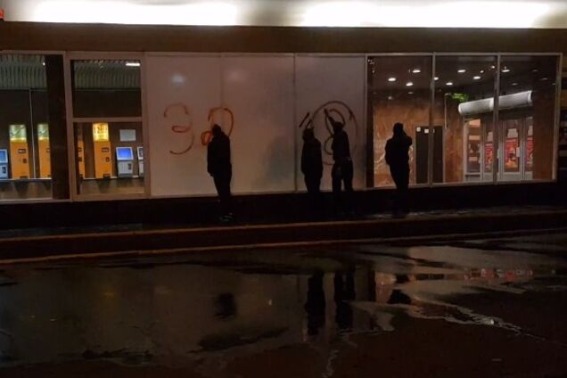 Подорожание проезда: в Киеве 'напали' на офис метрополитена