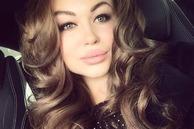 Скандальна помічниця нардепа зганьбилася непристойним жестом в Раді