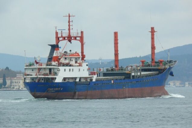 Вторгнення в Азовське море: Росія затримала кораблі біля Бердянська