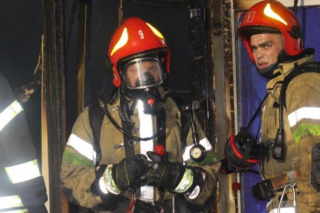 Горело как пиротехника: в Киеве на рынке вспыхнул масштабный пожар