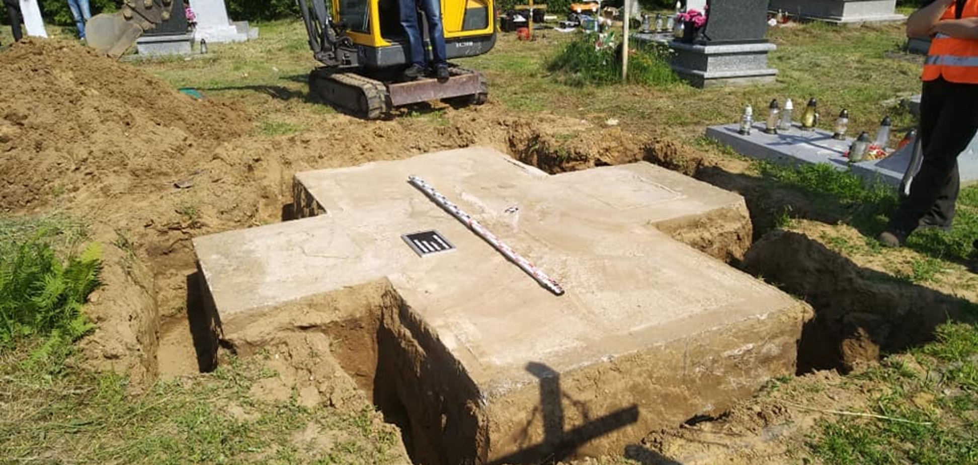 У Польщі розкопали скандальну могилу воїнів УПА