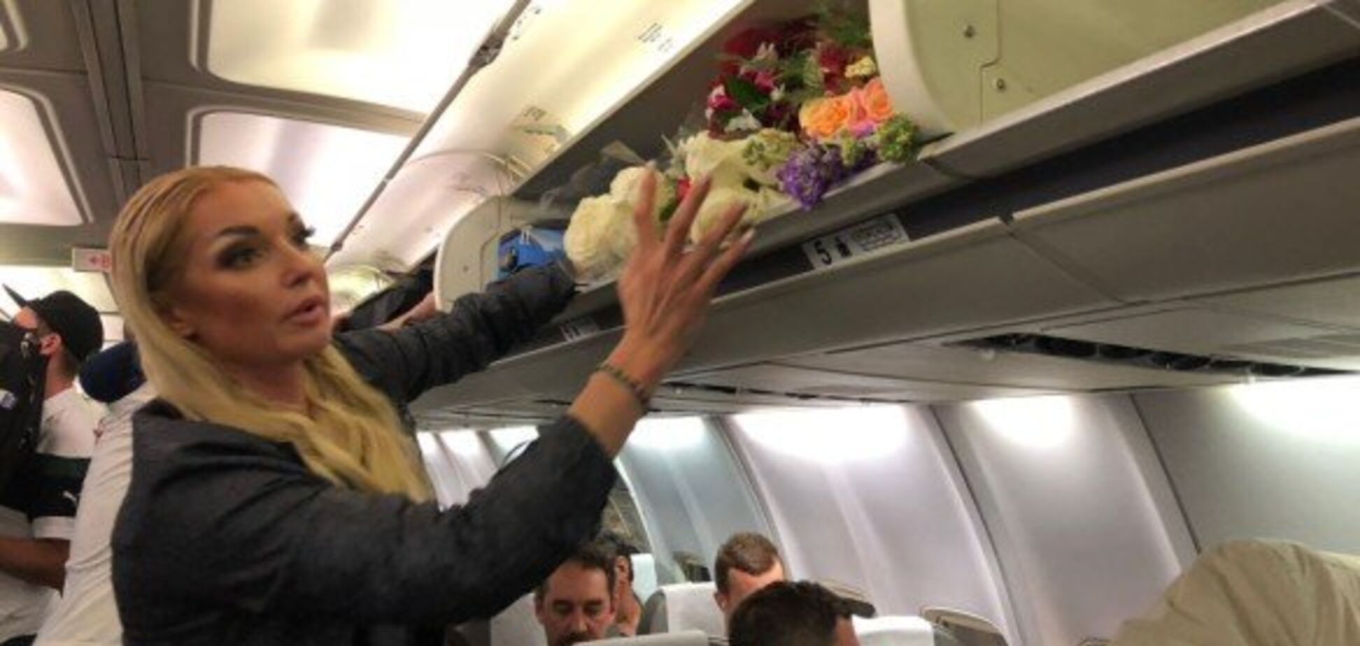 Розлютила пасажирів: Волочкова вляпалася в скандал в літаку
