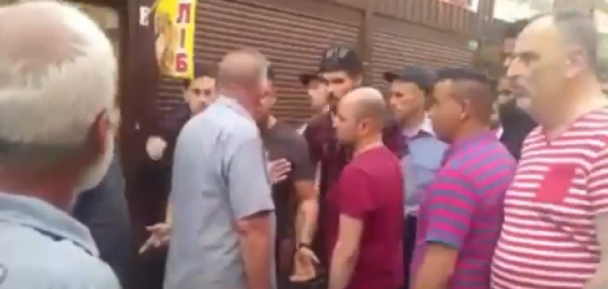 Вот, кто поднял руку: публичное избиение пенсионера в Киеве взбесило украинцев