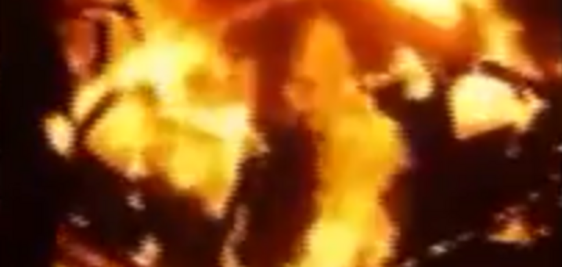 ЗМІ: в Ужгороді спалили дотла машину прокурора, опубліковано відео