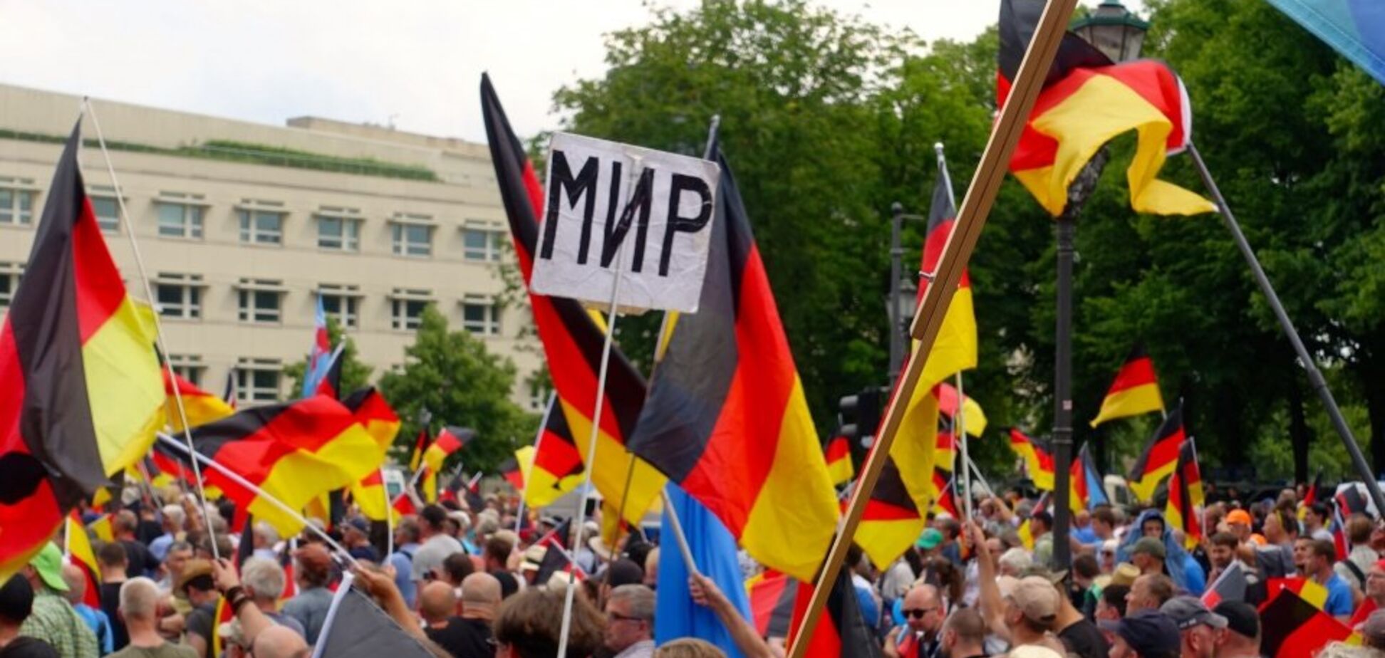 Германия очнулась? В Берлине прошел митинг против друзей Путина