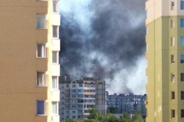 Під Києвом горів склад: всі подробиці