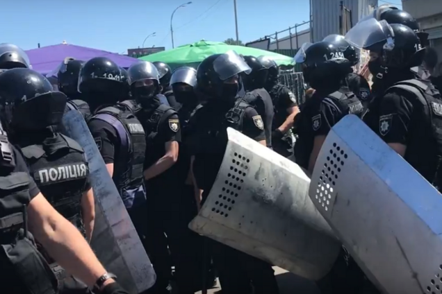 Погром в Киеве: появились первые видео с места стычки