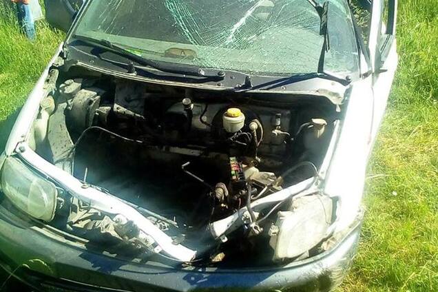 На Одесщине поезд снес авто с детьми на переезде: есть жертва