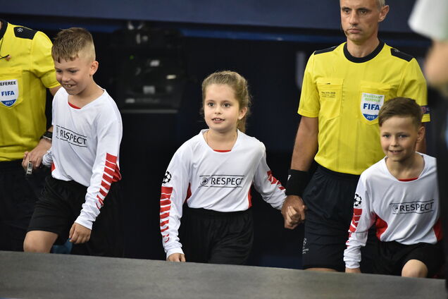 Одного з арбітрів фіналу Ліги Чемпіонів вивела на поле дочка Ярославського