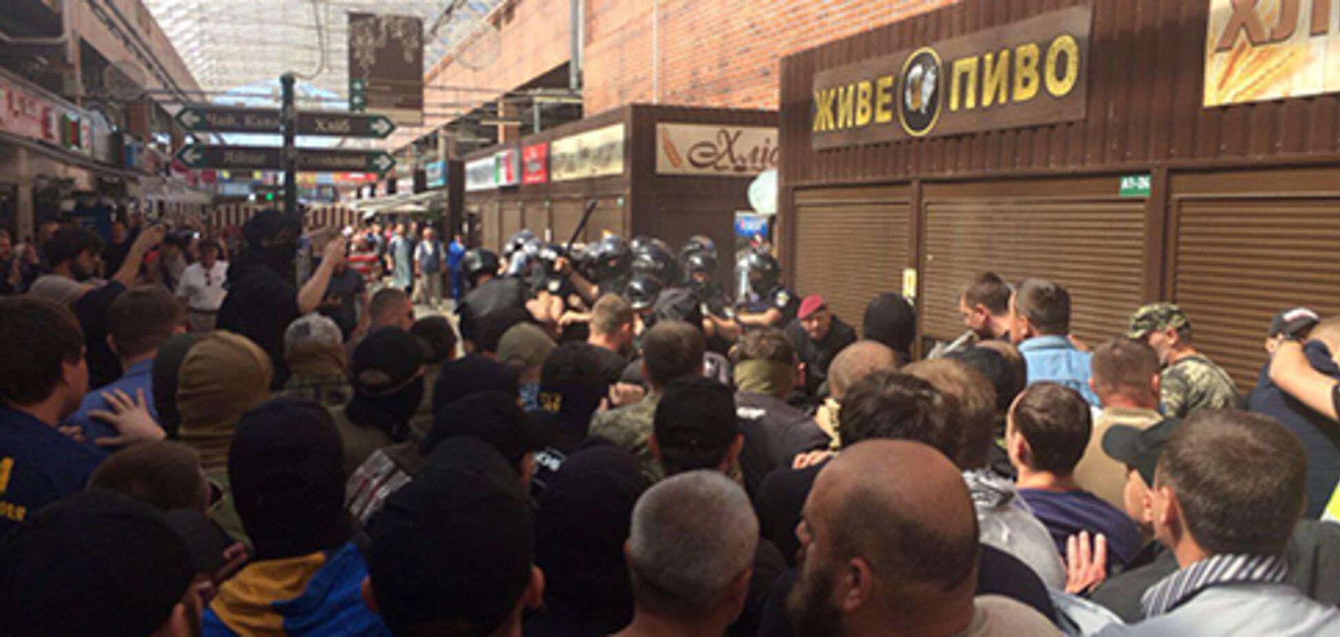 'Орал матом и сломал нос': за что продавец избил экс-военного в Киеве